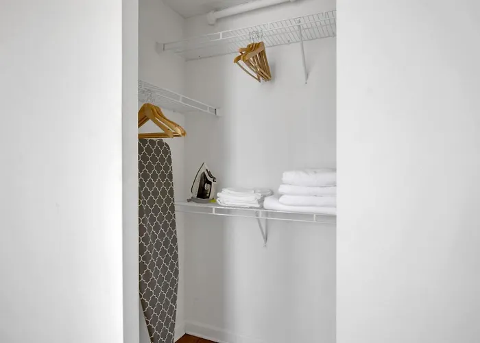 River N 1br W Gym Wd Nr Mag Mile Chi-85 Apartment
