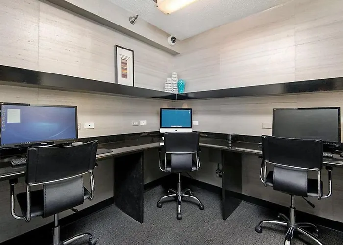 Apartment River N 1br W Gym Wd Nr Mag Mile Chi-85 *